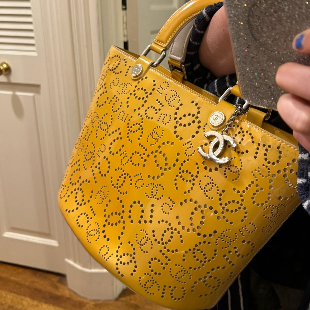 CHANEL COCO 5 resort patent yellow shopper shopping tote bag beach resort - Picture 4 of 12